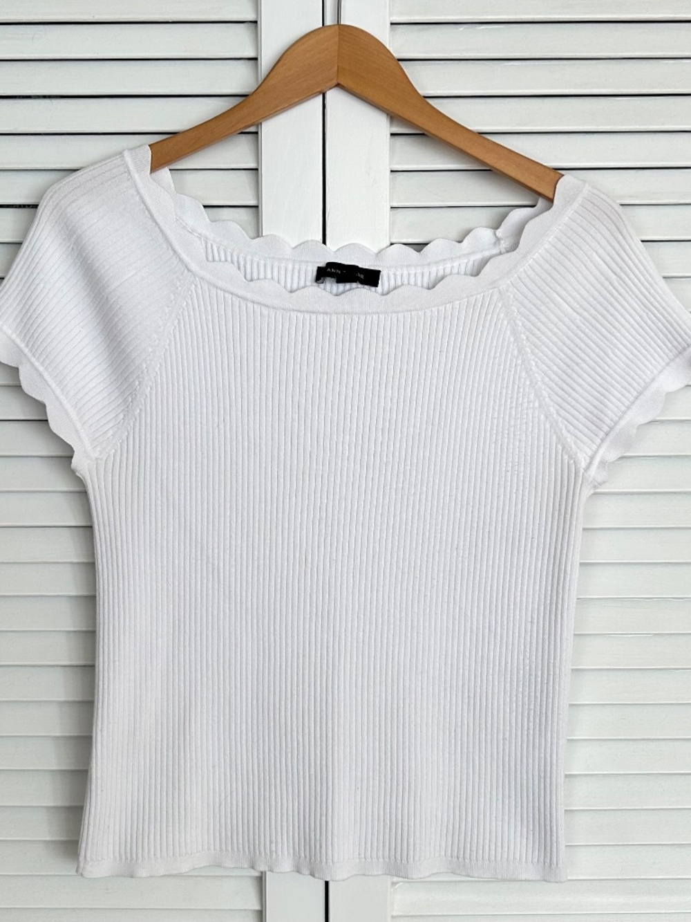 Ann Taylor Large White Cap Sleeve Scoop Neck Scallop Trim Ribbed Knit Sweater